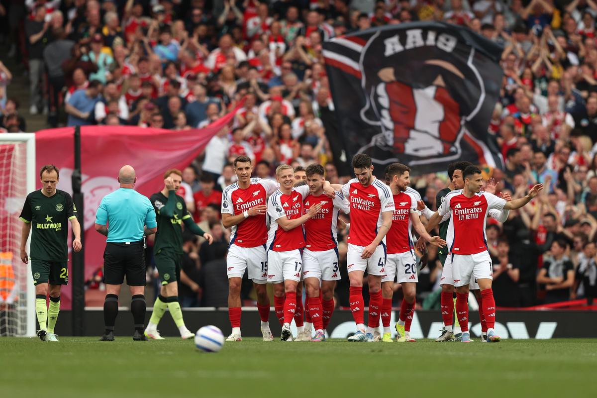 一周内两战同一对手！AC米兰先赢后输出局，防守进攻问题暴露！（一周两战同敌！AC米兰先胜后出局，攻防短板尽显）