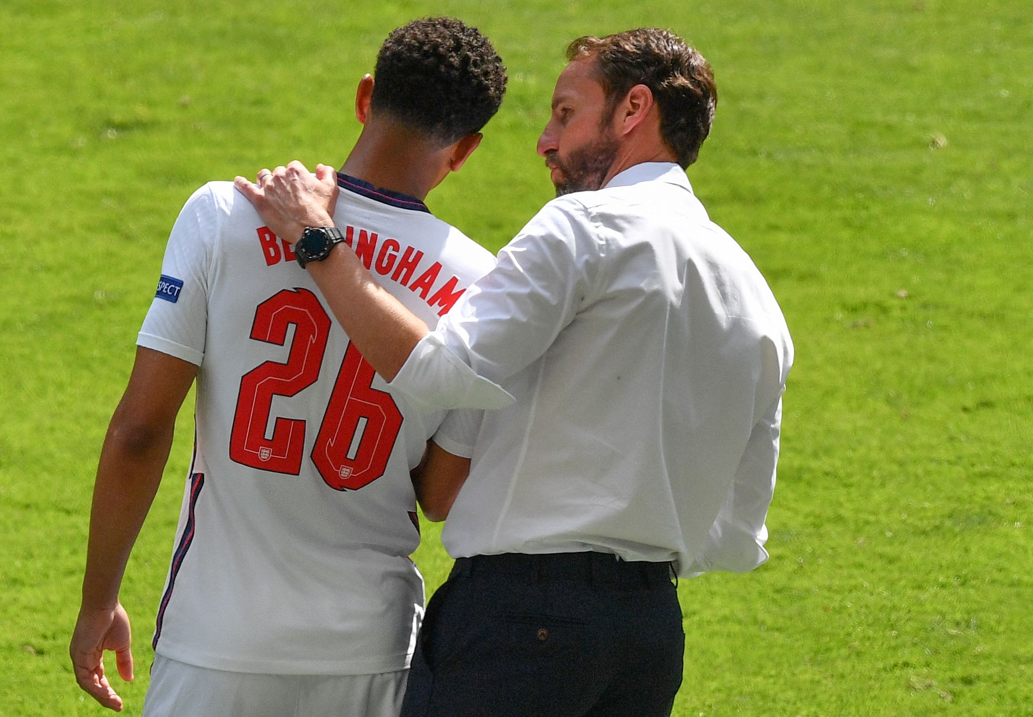 欧冠进球榜更新：莱万连续进球,