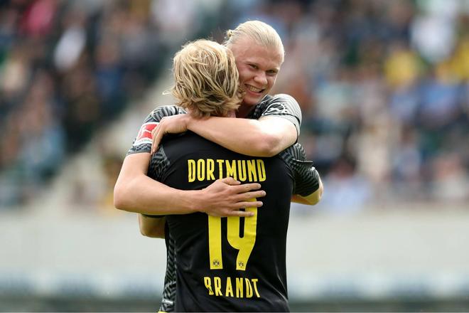 前锋单场两助攻一进球，表现全能