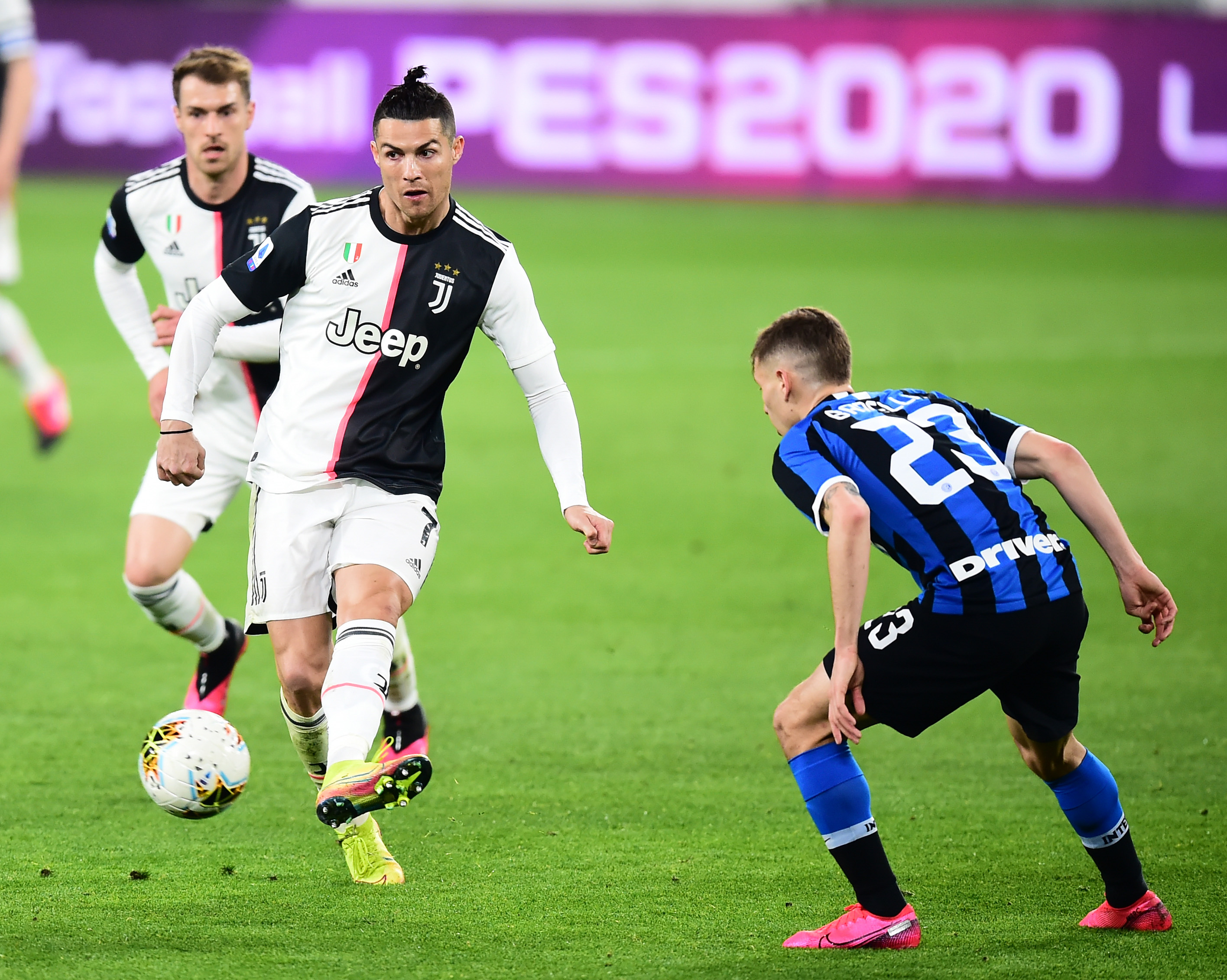 40岁后单场25+5+5场次詹姆斯达16次，历史断档第一（詹姆斯40岁后已16次砍下25+5+5，历史断档第一）