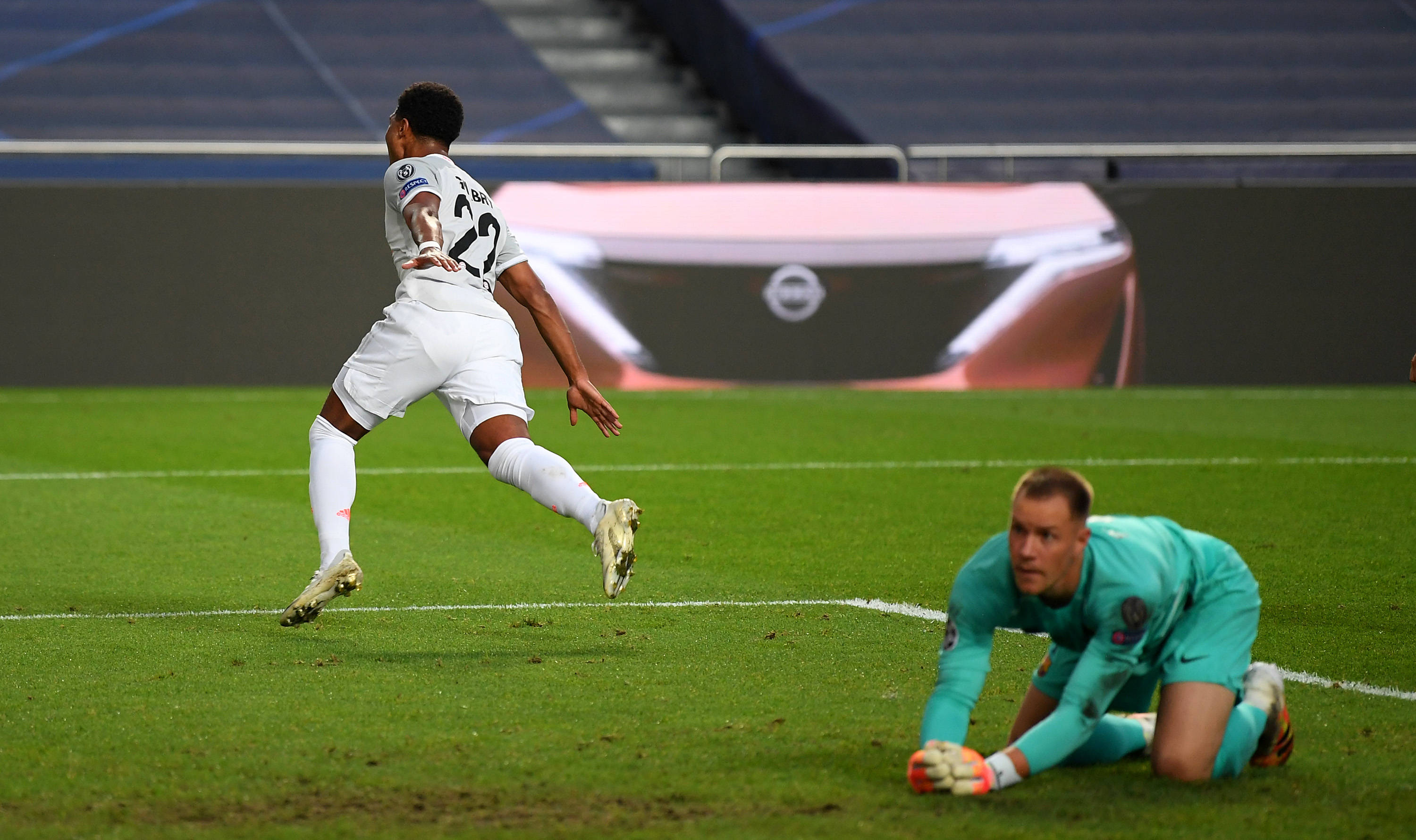 萨拉赫年度最佳选票：第一阿什拉夫、第二登贝莱、第三姆巴佩（萨拉赫年度最佳投票：阿什拉夫居首，登贝莱第二，姆巴佩第三）