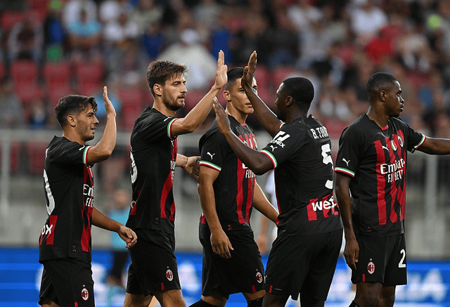 图片报：拜仁关注16岁艾希霍恩，赫塔考虑续约并提高解约金（图片报：拜仁盯上16岁小将艾希霍恩，赫塔拟续约并上调解约金）