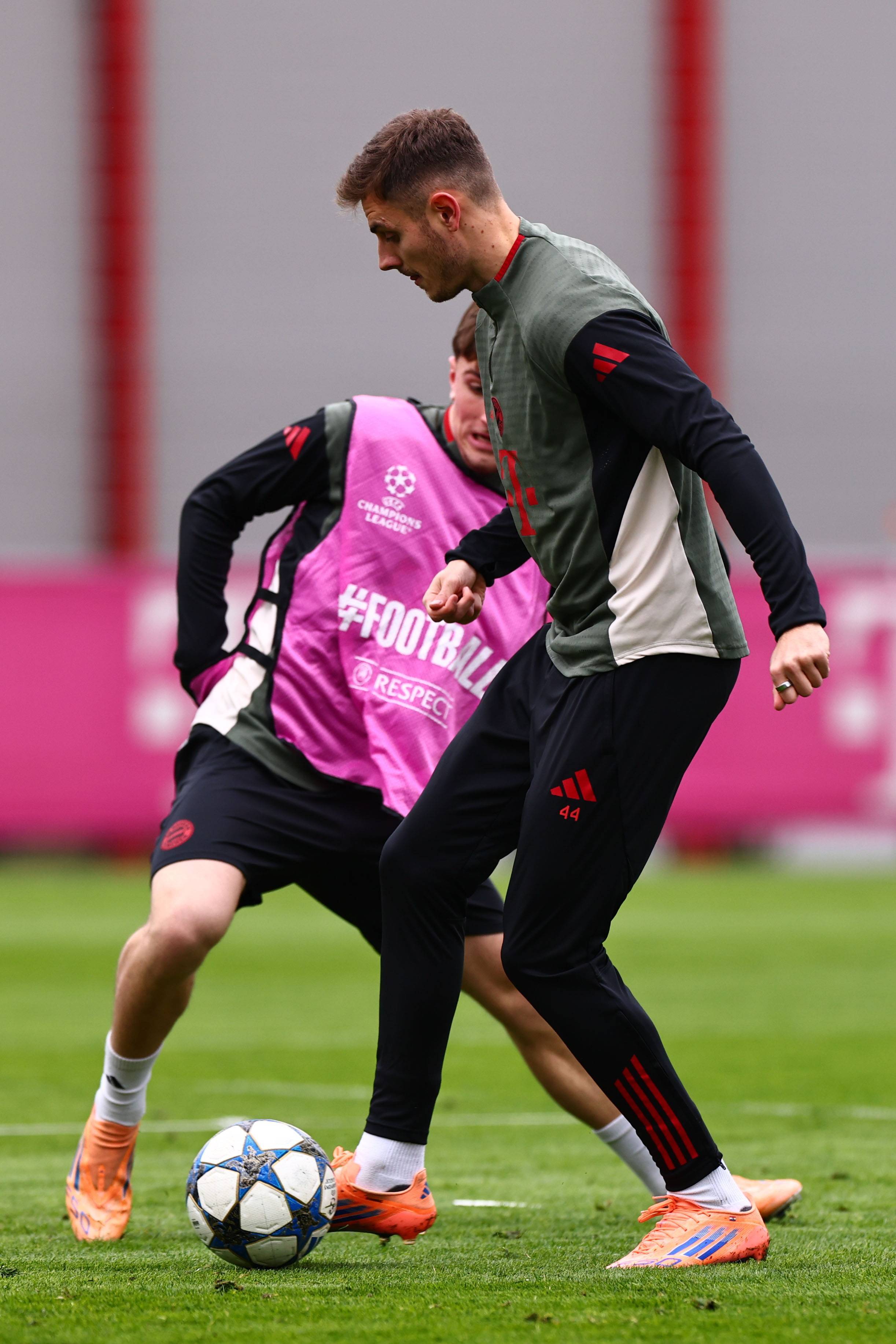 葡足协主席：我今天和C罗聊过，很清楚他有多渴望出现在场上（葡萄牙足协主席：今日与C罗交流，深知他对出场的渴望）