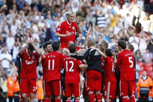 詹姆斯关键时刻稳住全队