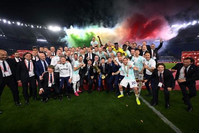 带大力神杯亮相，斯卡洛尼：上届决赛令人难忘，我们会再努力